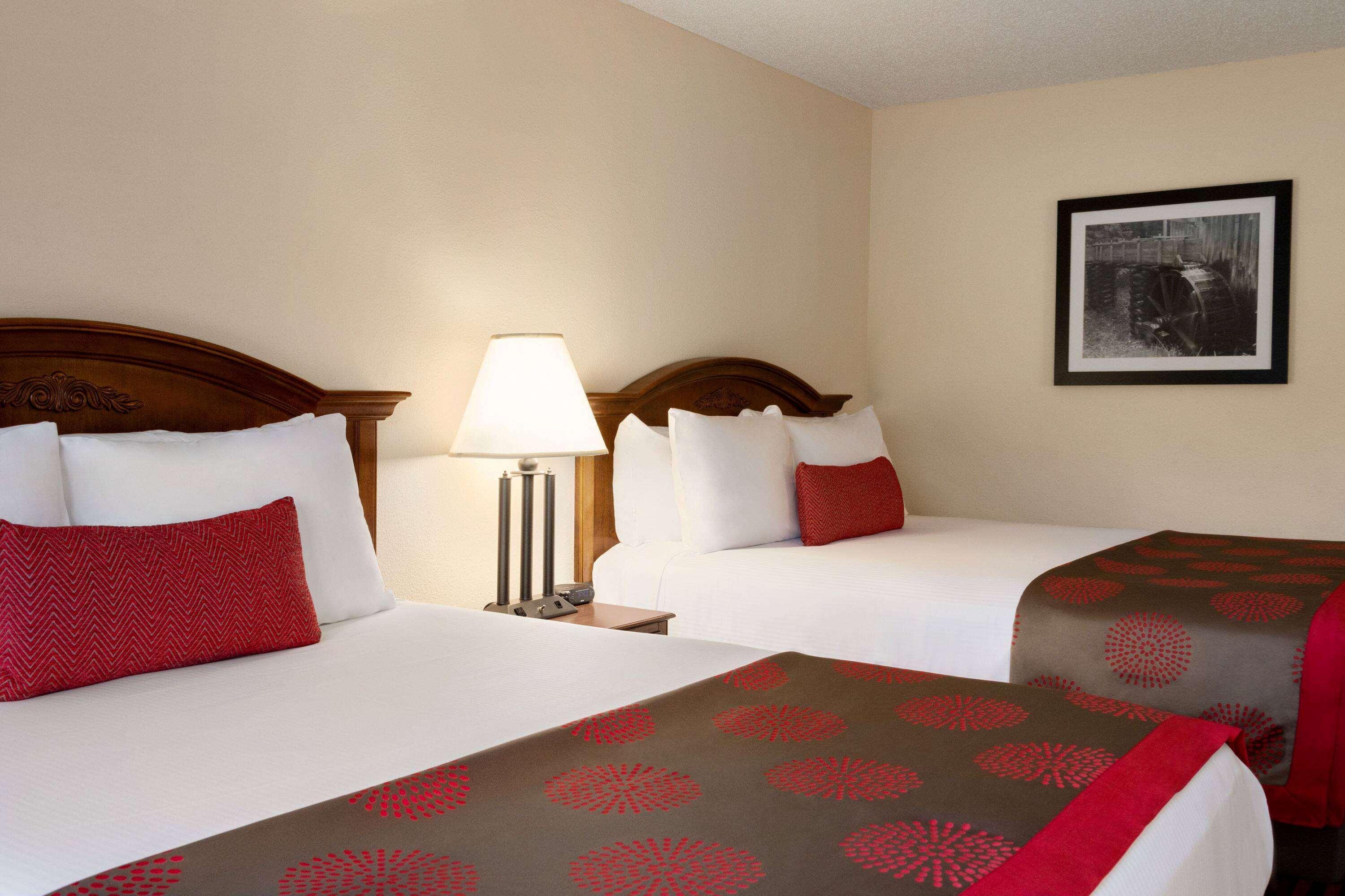 Hotel Ramada By Wyndham Pigeon Forge North Exteriér fotografie