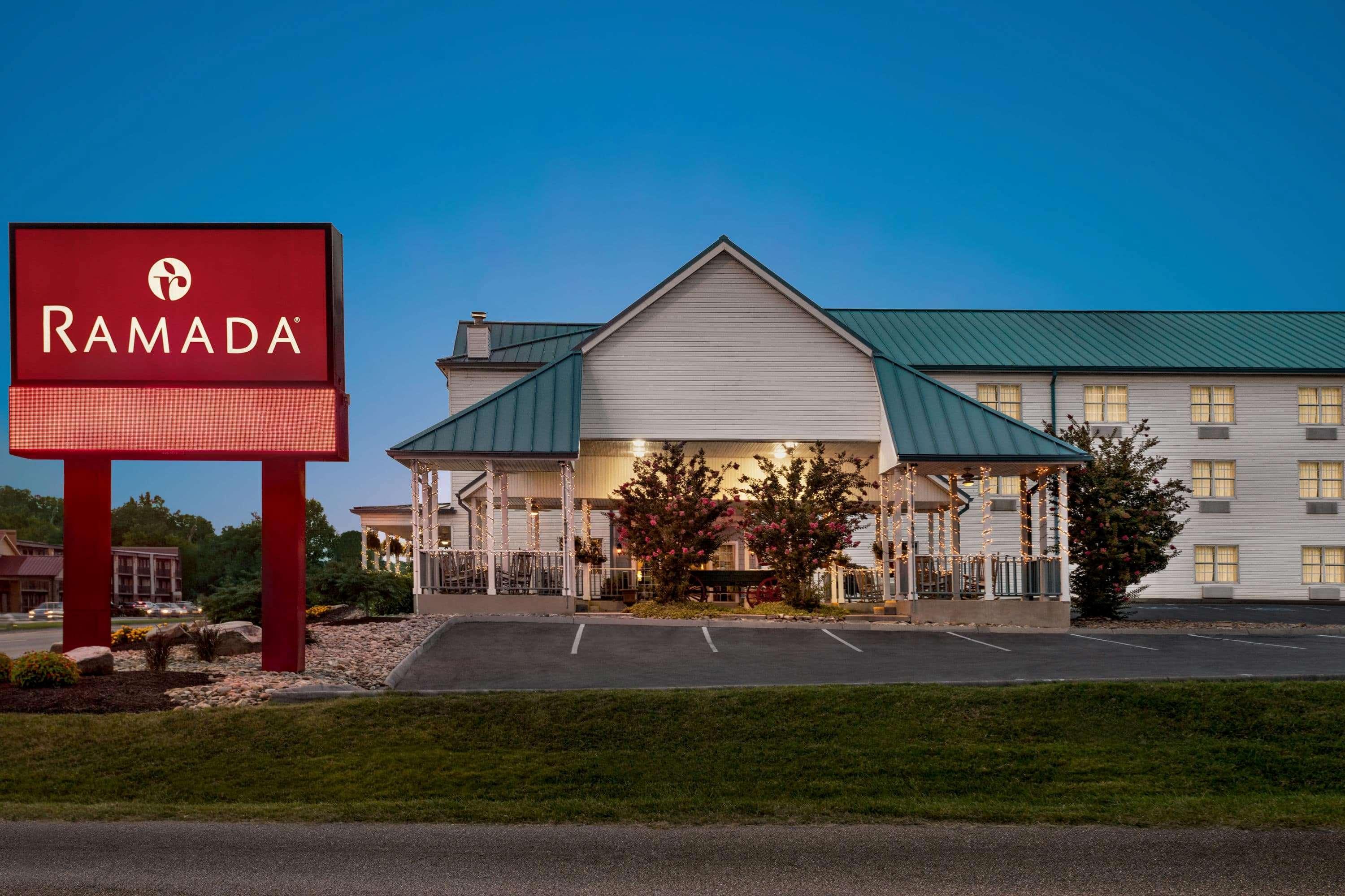 Hotel Ramada By Wyndham Pigeon Forge North Exteriér fotografie